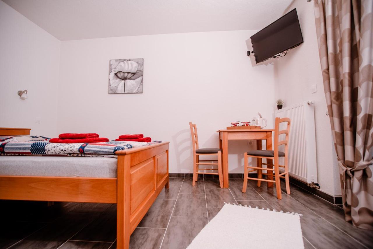 House Karakas Hotel Кореница Екстериор снимка